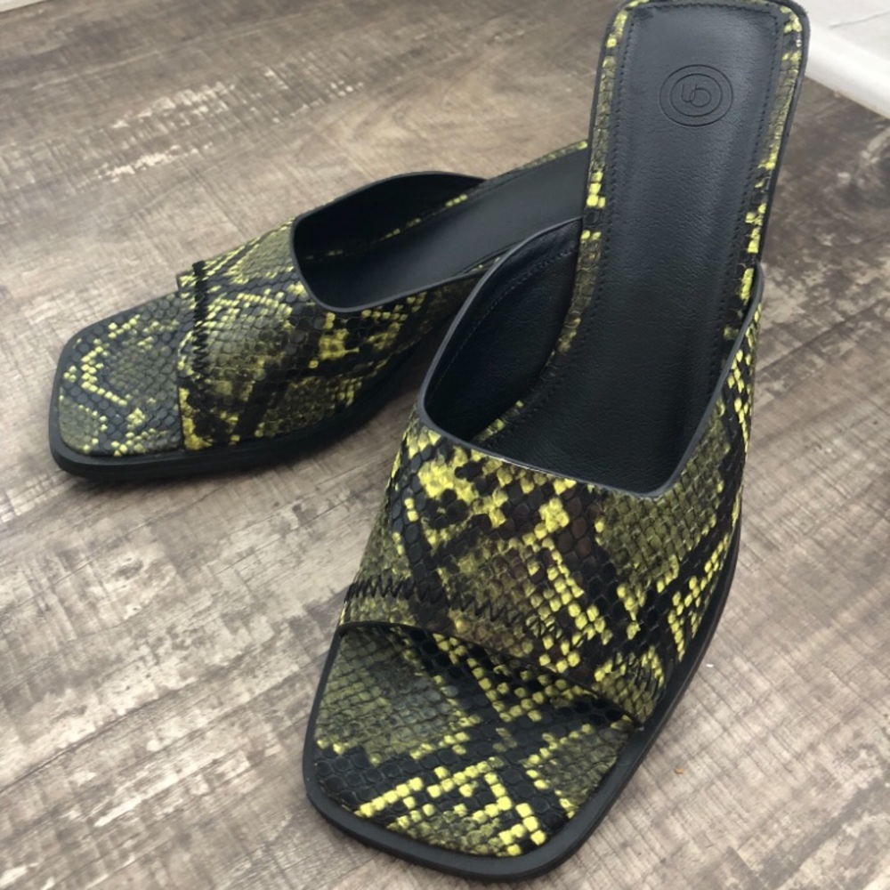 Snake print Mules #mules #clogs #urbanoutfitters